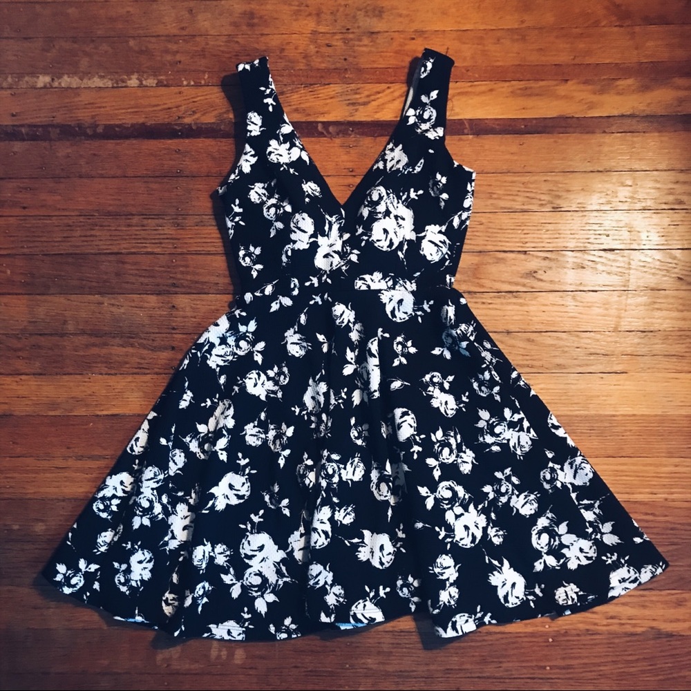 Black/White Plunging Mini dress Bow detail Formal